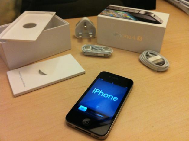 Brand New Apple iPhone 4s, in versiegelten Kiste Englisch &amp; Holländisch, Deutsch Menu, black &am