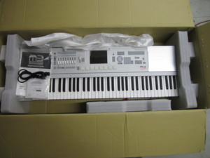Verkoop Yamaha M7CL-48ES, MGP32X, Korg Kronos Music Workstation, Yamaha Genos XXL Set, Roland Fantom